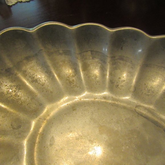 *Reduced* Vintage Hand Molded Pewter Scalloped Oval Platter - Picture 5 of 12